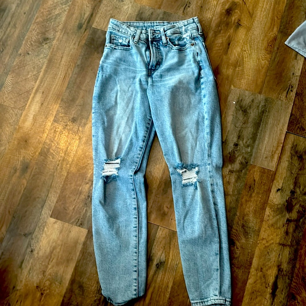 selling because no longer fit. old navy. o.g straight leg. light wash. size 2